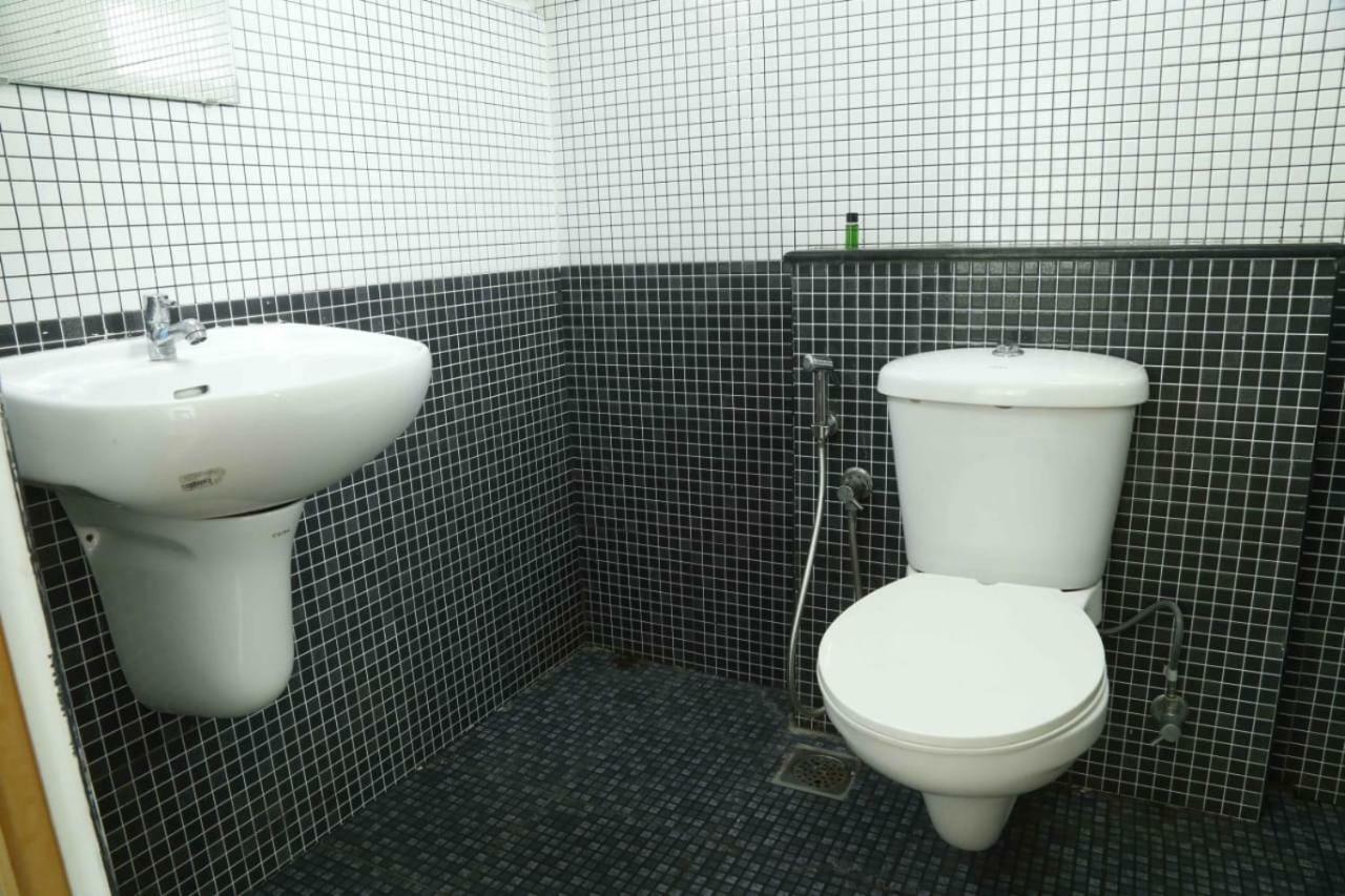 Traven Homes Infopark Kakkanad Corporate Suit Rooms Kochi Exterior photo